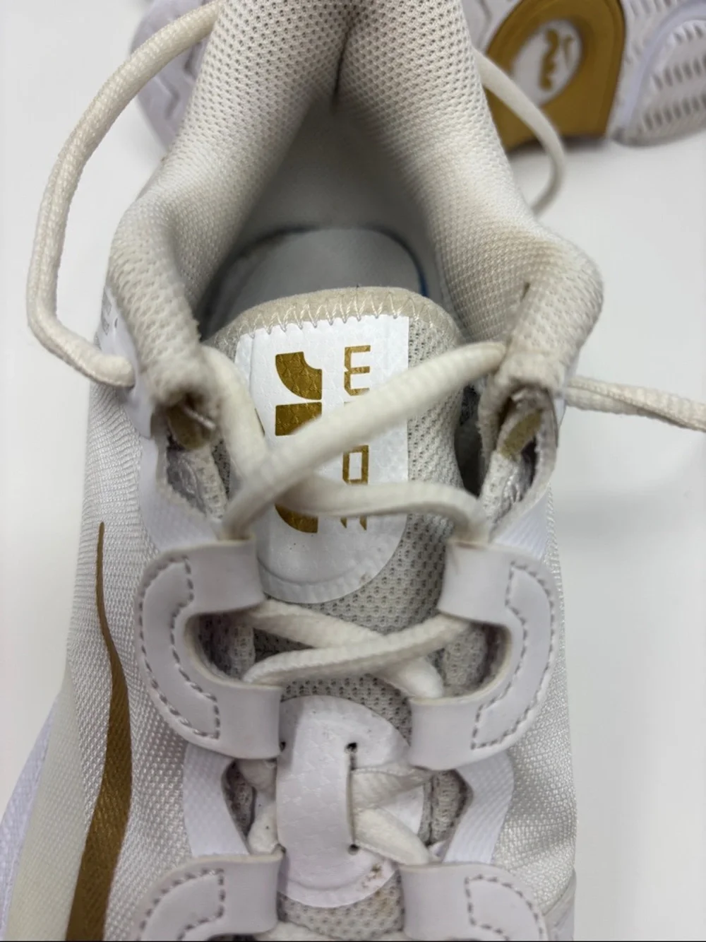 Nike | White Sneakers‎ with Gold Swoosh air zoom court DX0341-100 8.5